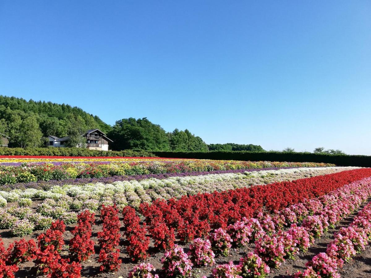 Hotel Hanafuji Inn NakaNakafurano Eksteriør billede