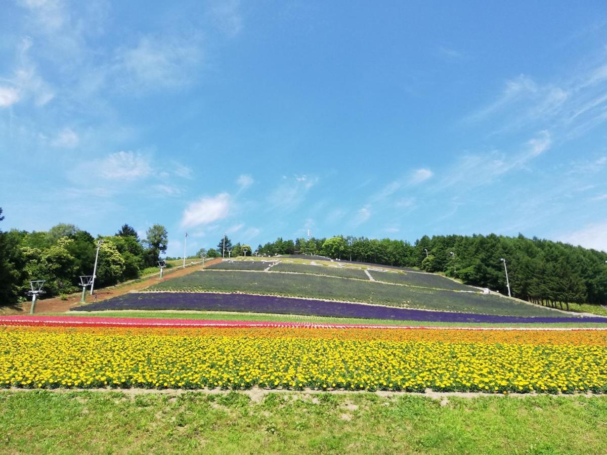 Hotel Hanafuji Inn Nakafurano Eksteriør billede