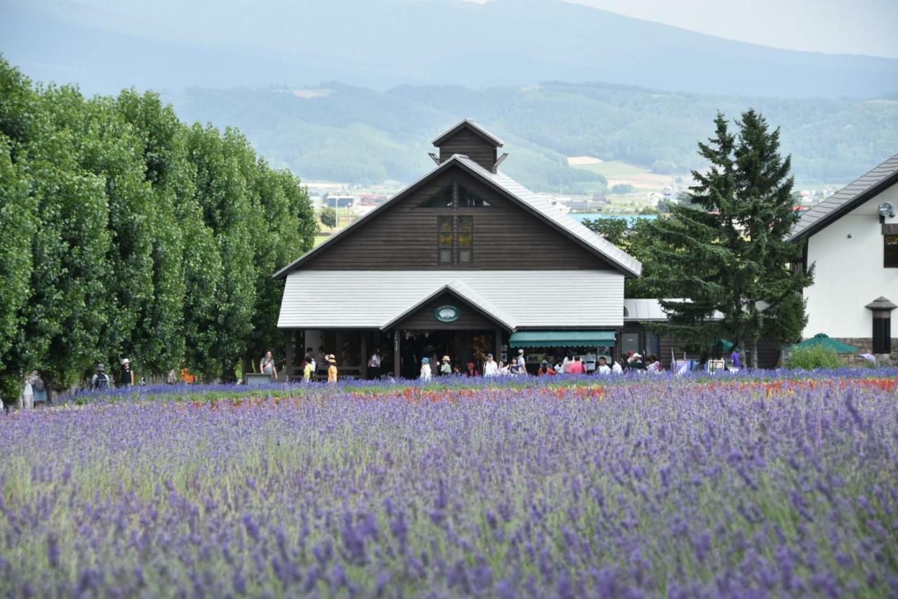 Hotel Hanafuji Inn NakaNakafurano Eksteriør billede